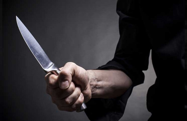 بدافع الثأر ..  أشخاص يقتلون شاب بـ 15 طعنة   
