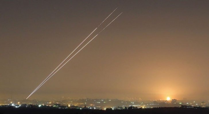 المقاومة الفلسطينية تطلق صواريخ تحذيرية للاحتلال الإسرائيلي