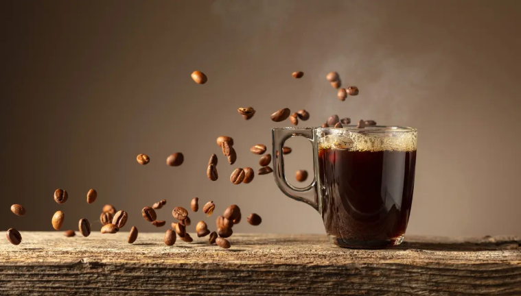 4 آثار خطيرة لشرب القهوة على معدة فارغة ..  تعرف عليها