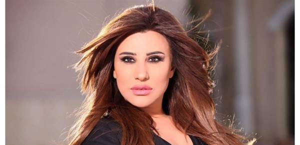 بالصور  .. نجوى كرم تكشف سبب إجراء عملية تجميل لأنفها 