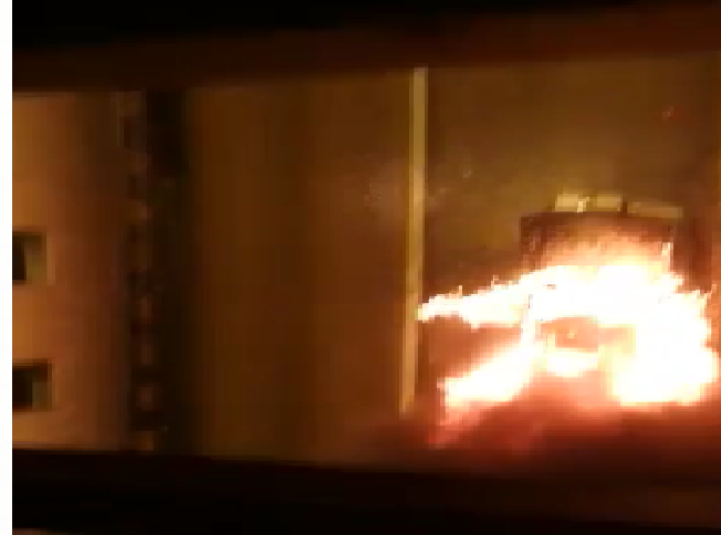  بالصور ..  شاهد حريق مركبة بالقرب من الدوار الثالث في عمان 