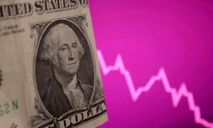 الدولار قرب أدنى مستوى في 6 أسابيع