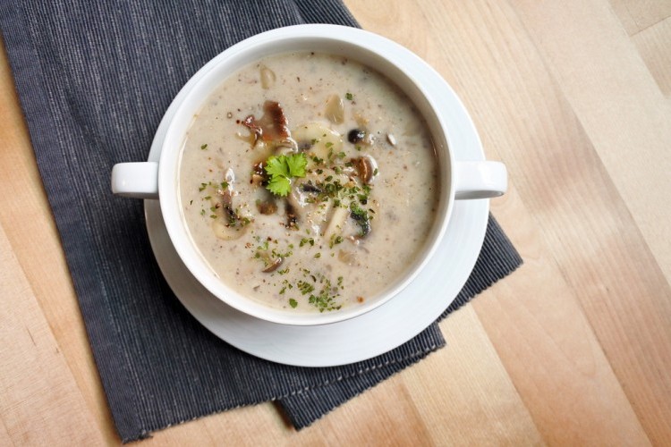طريقة عمل شوربة مشروم بالكريمة