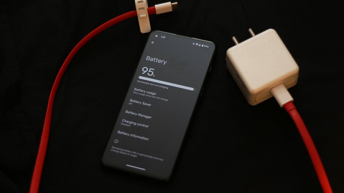 نفعلها يومياً ..  5 عادات شائعة تدمر بطارية هاتفك