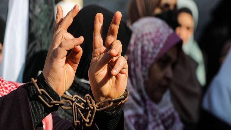 14 فلسطينية تقضي "عيد الأم" في سجون الاحتلال