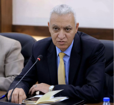 النائب حسين العموش يمطر رئيس الوزراء بخمسين سؤالًا نيابيًا عن الخدمات في الزرقاء  - تفاصيل 