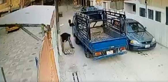 بالفيديو  ..  تفاصيل جديدة في عملية القبض على شخص سرق اغطية "المناهل" في الزرقاء