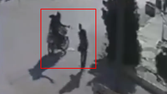 فيديو لا يوصف ..  أفرغ رصاصه بصدره وسط الشارع في العراق