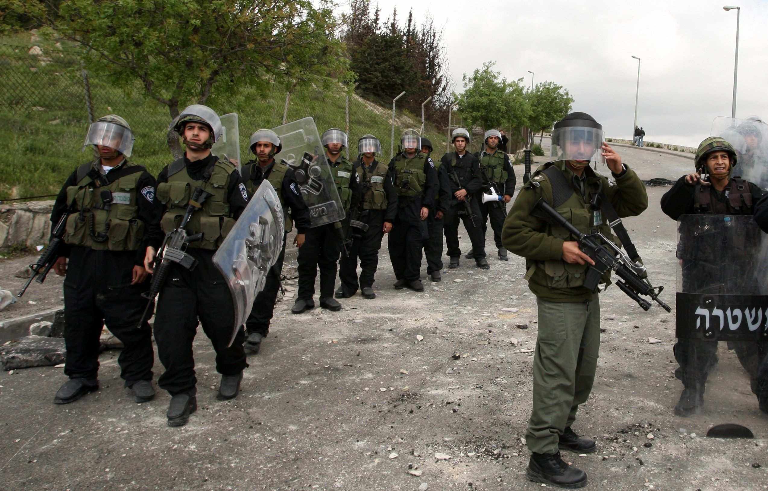 قوات الاحتلال تدعي تعرضها لإطلاق النار جنوب الخليل