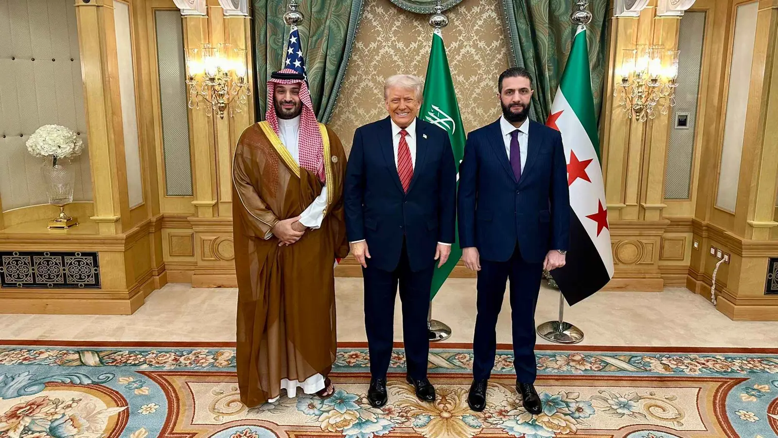 ترامب: تطبيع العلاقات مع سوريا قد يبدأ بعد لقاء الشرع