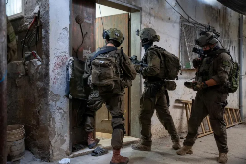 الاحتلال يعتقل شابين ويصيب اثنين بالضفة المحتلة