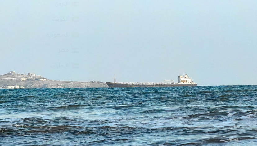 اليمن تدين الهجمات الحوثية على سفن الشحن في البحر الأحمر