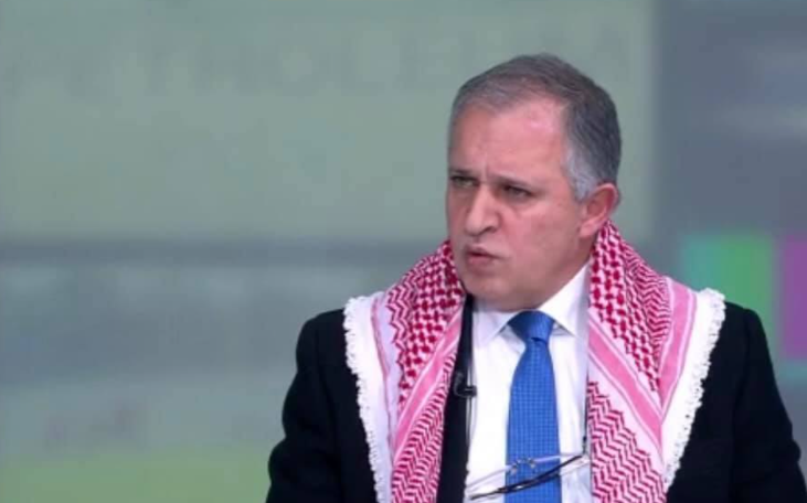 "شماغ القطامين" يٌشعل مواقع التواصل و الوزير يخرج عن صمته أخيراً و يكشف "العبرة" من ارتدائه  ..  تفاصيل