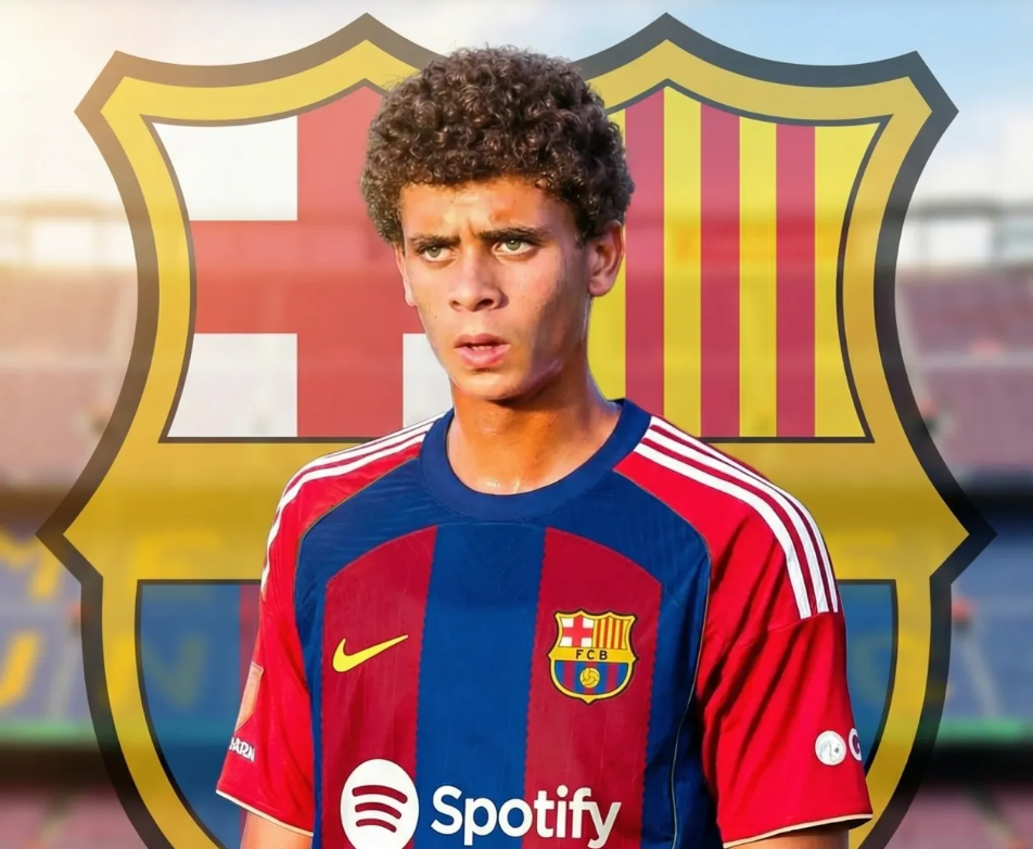 لاعب مصري شاب يقترب من برشلونة