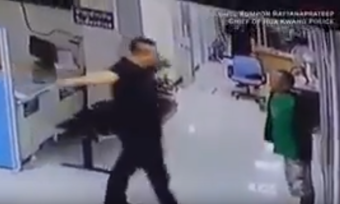 بالفيديو  .. شاهد كيف أنقذ ضابط مسلم رجلا حاول قتل نفسه بعدما يأس من حياته