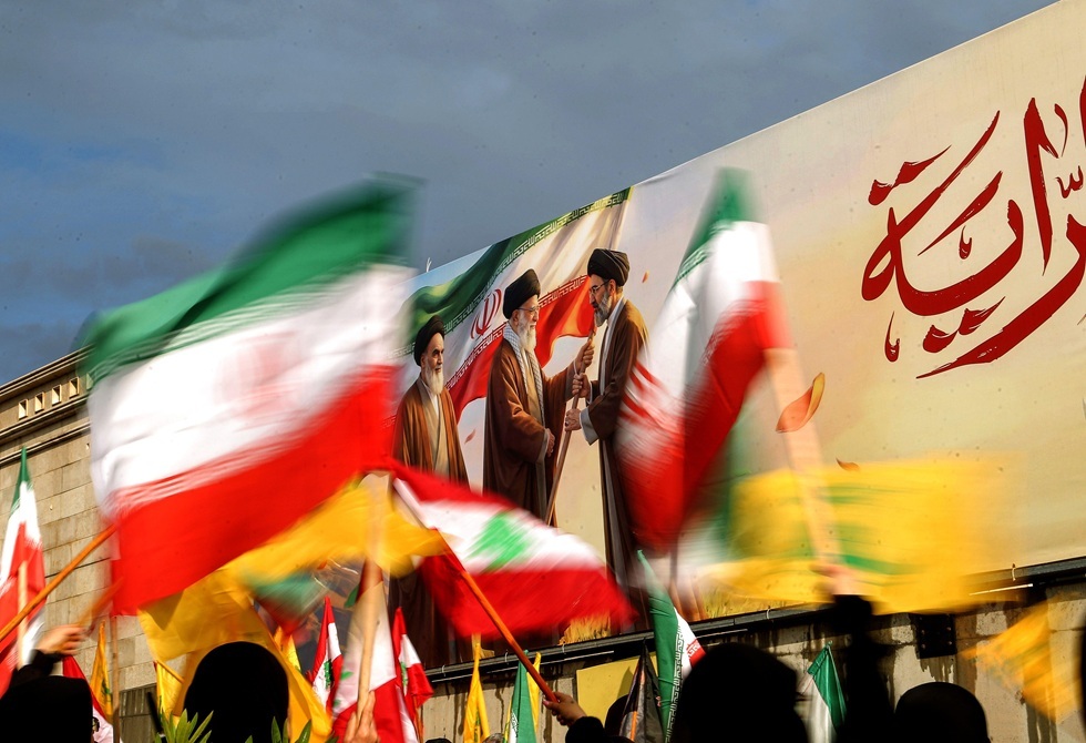  المرشد الأعلى الإيراني يرد على حزب الله اللبناني