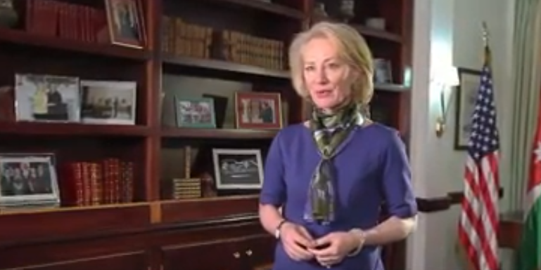 بالفيديو : السفيرة الامريكية " ويلز  " توجه رسالة  اخيرة للاردنيين ..  و ماذا قالت عن المنسف والكنافة ؟