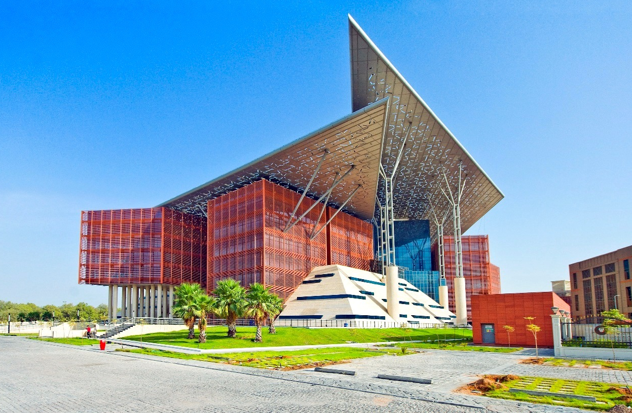 الامارات  ..  باع الهاتف ونسي الشريحة فاستغلها المشتري