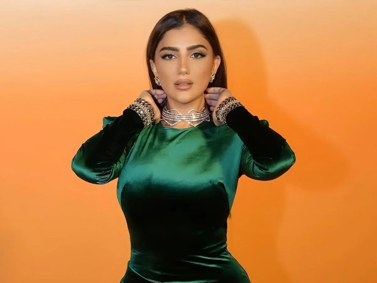 مي عمر تهنّئ ياسمين عبد العزيز بفيلمها الجديد رغم المنافسة بينهما