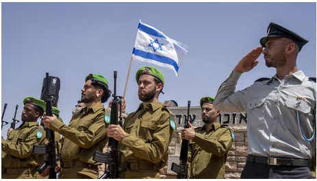 يرتدون فساتين نساء غزة" ..  صورة متداولة لجنود إسرائيليين تثير غضبا كبيرا (صورة)
