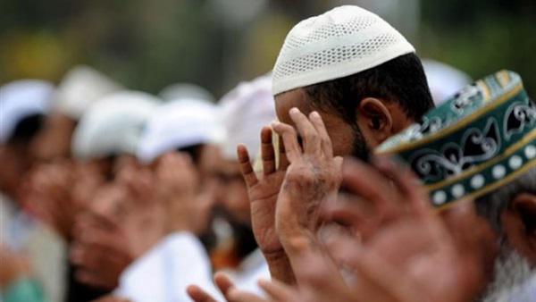 حكم رفع اليدين مع تكبيرات الجنازة ..  البحوث الإسلامية يجيب