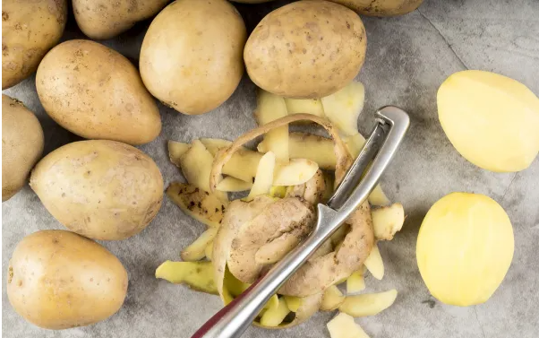 لا ترمي قشور البطاطا بعد اليوم!