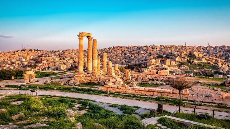 طقس لطيف في أغلب المناطق الإثنين وارتفاع طفيف على درجات الحرارة غدًا