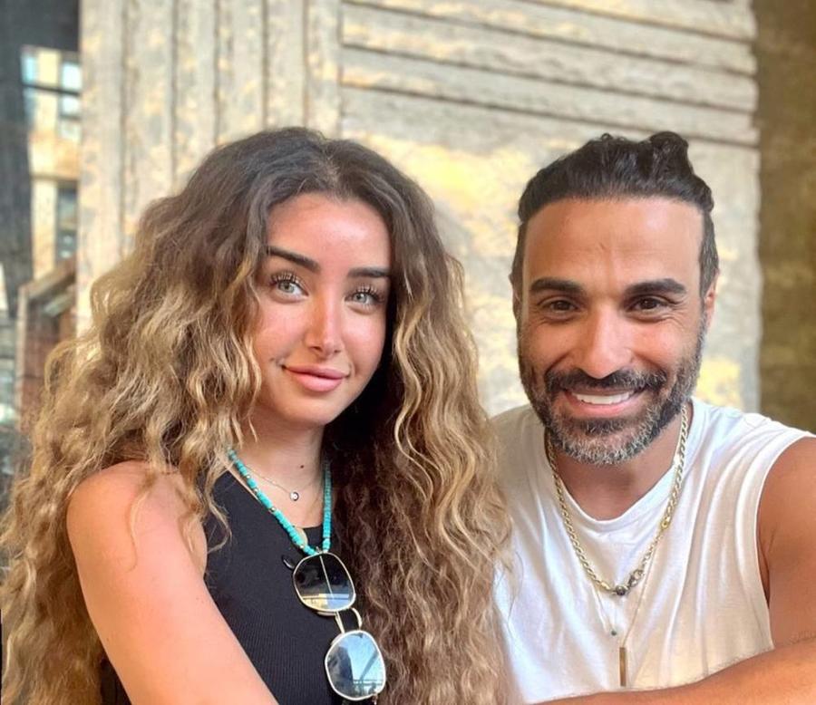 أحمد فهمي يسخر من هنا الزاهد: صوتها لا يتناسب مع شكلها
