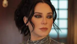 سلاف فواخرجي وأزمة استبدالها بكاريس بشار