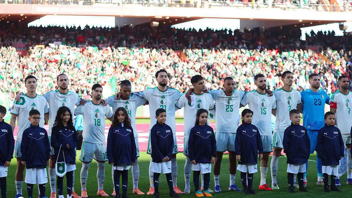 منتخب الجزائر يلجأ لحارس "معتزل دوليًا" لسد الفراغ قبل كأس العالم 