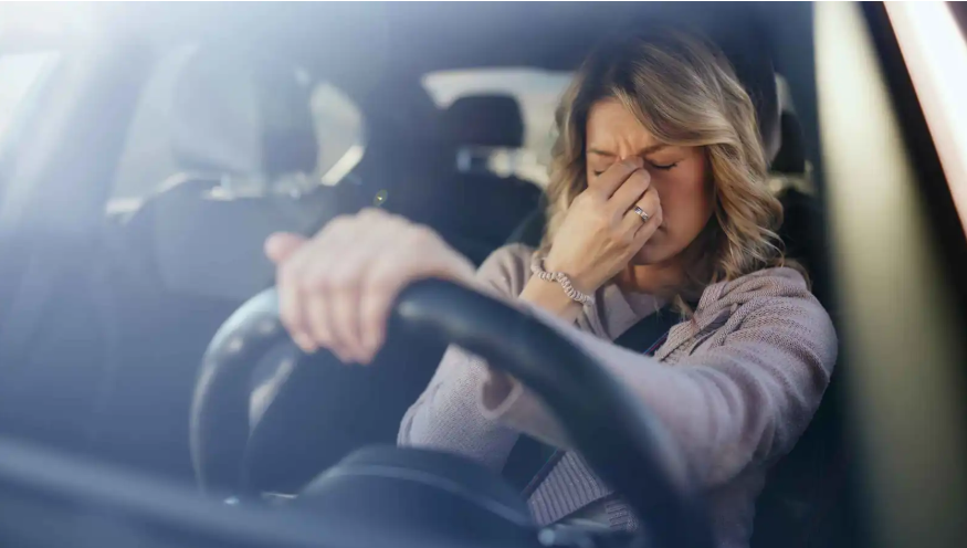 عرض "غير متوقع" ..  ما علاقة القلق أثناء القيادة بالهرمونات؟