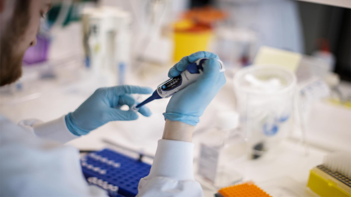 اتهام قراصنة بالتلاعب بوثائق لضرب الثقة في لقاحات كورونا