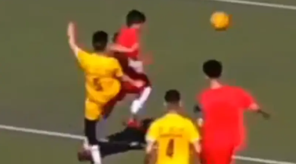 فيديو يشرح كل شيء ..  لاعب جزائري ضرب الكرة برأسه ومات!