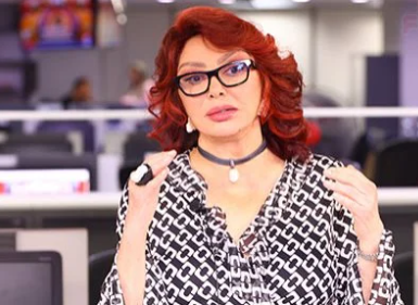 نبيلة عبيد تحسم مصير أزيائها السينمائية وترفض إقامة معرض