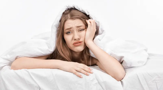 أسباب استيقاظك حوالي الساعة 2 أو 3 صباحاً كل ليلة