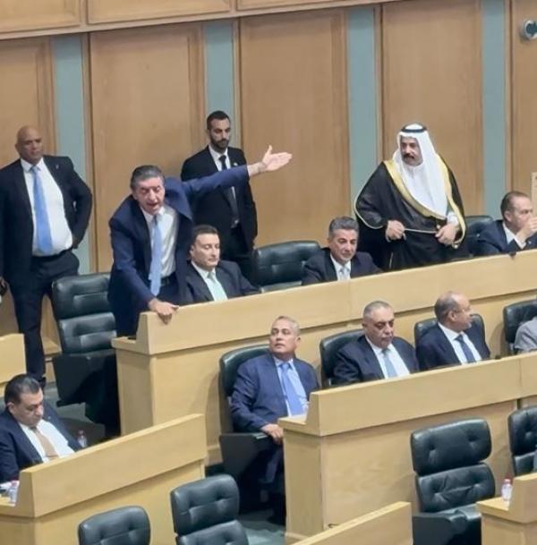النائب الخلايلة يحدث جلبة تحت القبة بسبب تعزية الكونغرس الأمريكي 