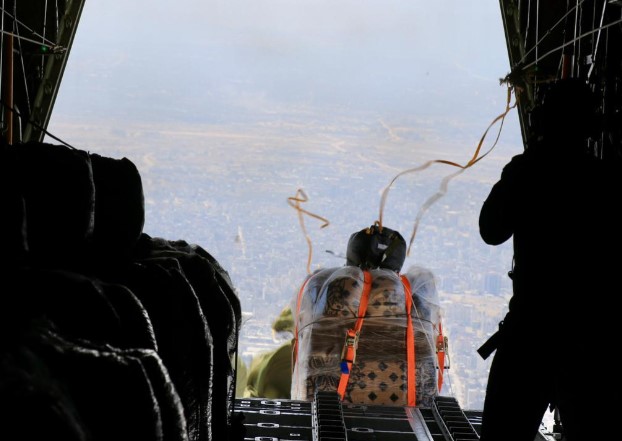 القوات المسلحة الأردنية تنفذ 7 إنزالات جوية لمساعدات على شمال غزة بمشاركة دولية