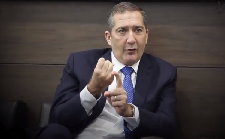 وزير أسبق يكشف كواليس "تركيبة" لجنة الحوار الملكية و يؤكد: هناك "تململ" داخل طاقم "الرفاعي"