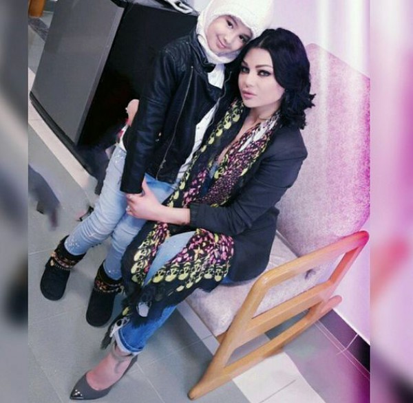 بالصور ..  هيفاء وهبي مع ابنتها المحجبة!