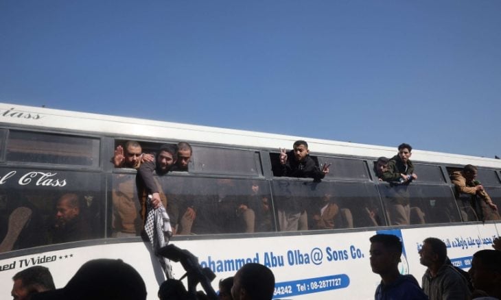 الناطق باسم حماس: الاحتلال يراوغ في قضايا الانسحاب وقوائم الأسرى وعودة النازحين