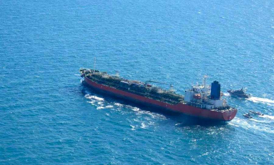ناقلات نفط إيرانية تفرغ حمولتها في ميناء فنزويلا الرئيسي
