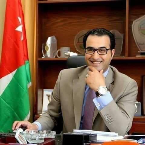 الأستاذ تحسين الخالدي  ..  مبارك الماجستير في القانون 