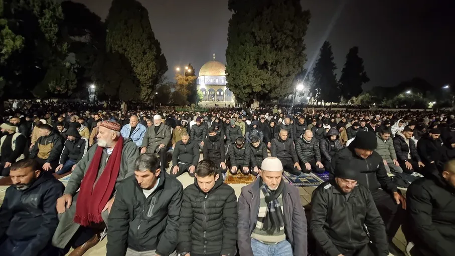 85 ألفا يؤدون صلاتي العشاء والتراويح في المسجد الأقصى
