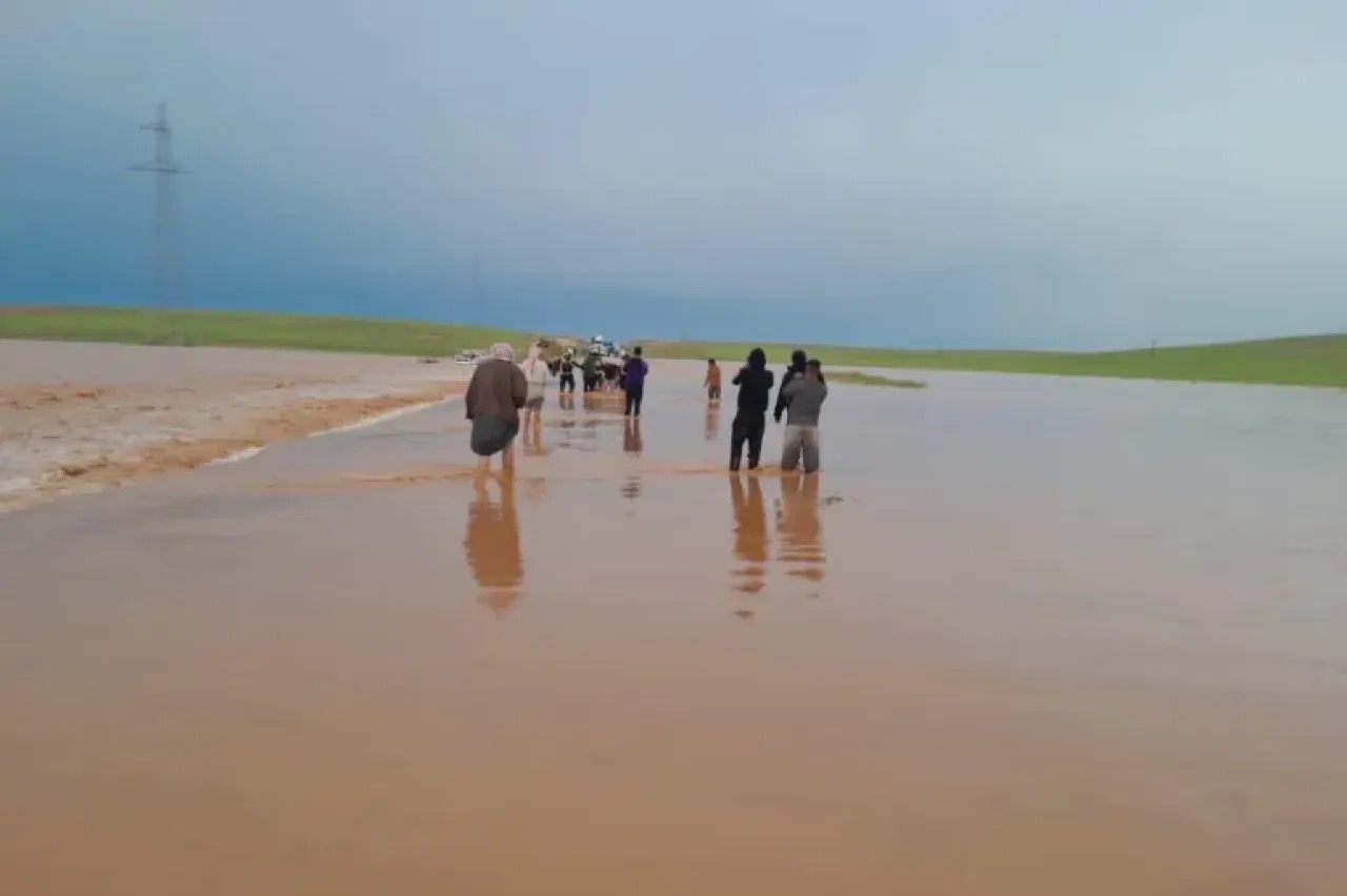 سيول في سورية ..  مصرع طفل وانقطاع طرق وإجلاء محاصرين