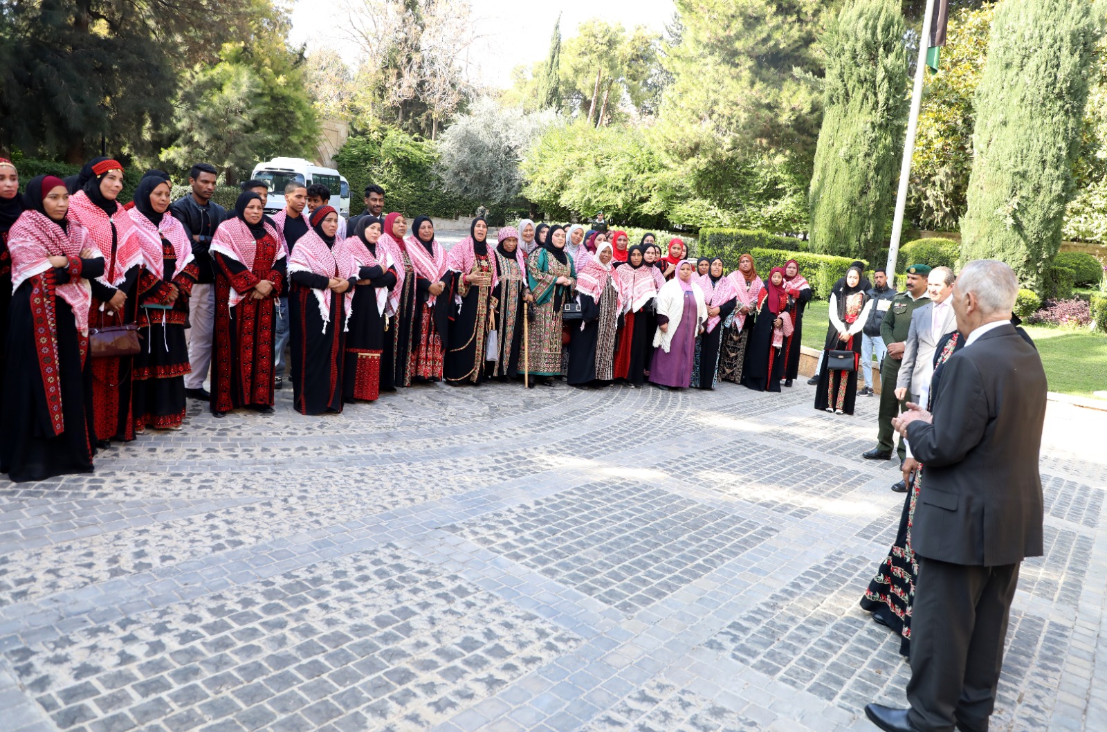 خلال لقائه وفدا من جمعية سيدات النقع الخيرية ..  العيسوي: مسارات التحديث تمضي برؤية ملكية ثابتة 