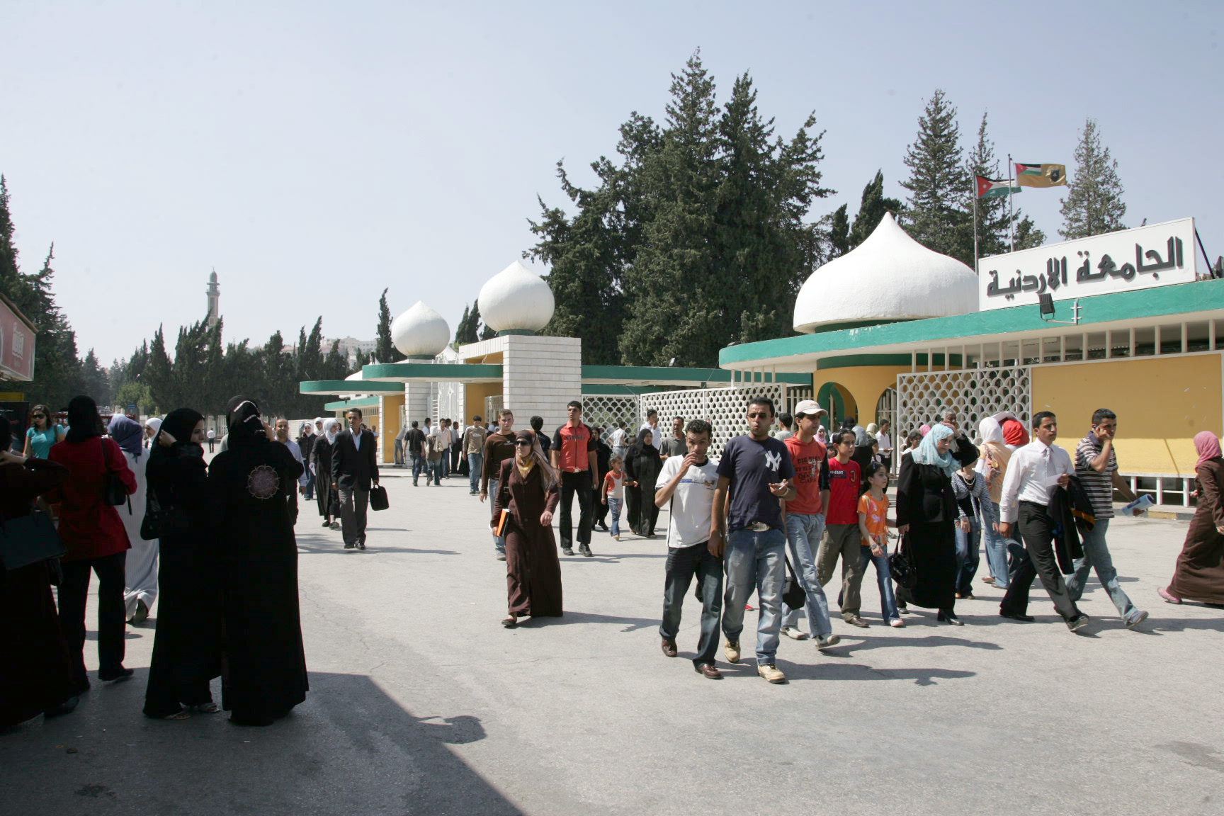 42642 طلبا للالتحاق بالجامعات الرسمية
