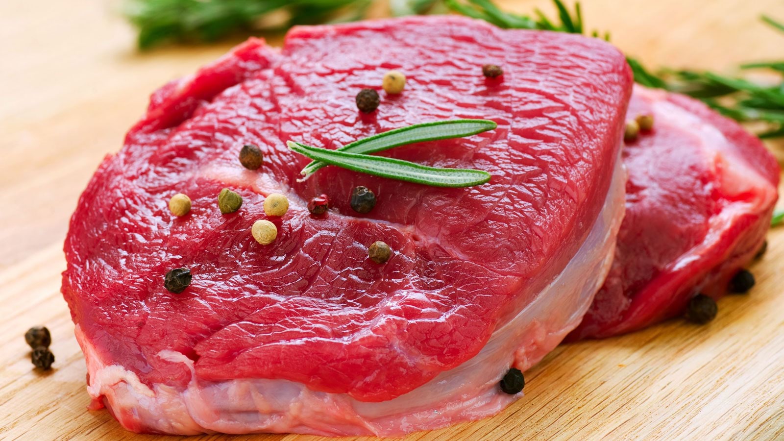 دراسة توضح الفرق بين فوائد اللحوم النباتية والحيوانية