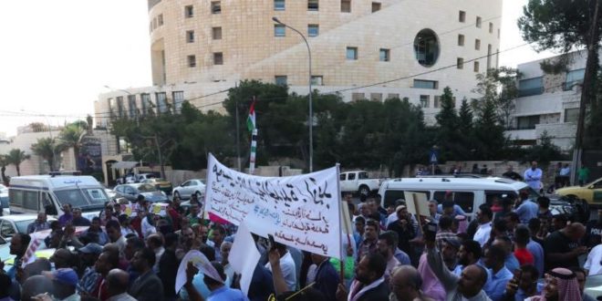  عمال وموظفو البلديات يرفضون " لجنة بحث المطالب " ويصرون على الاضراب 