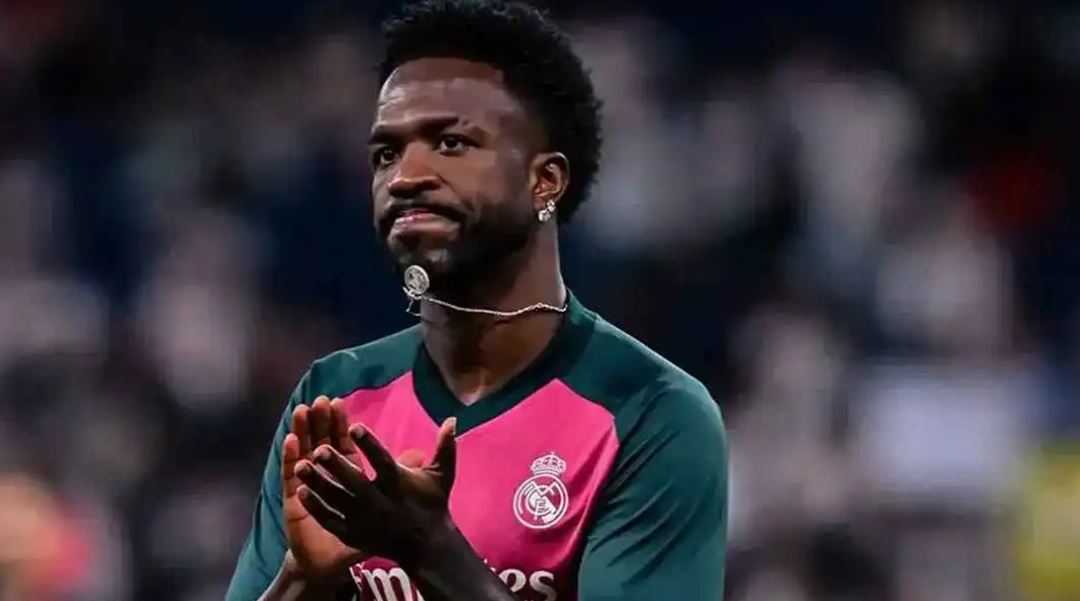 باهظة الثمن ..  كم يبلغ سعر قلادة ريال مدريد التي يرتديها فينيسيوس؟  