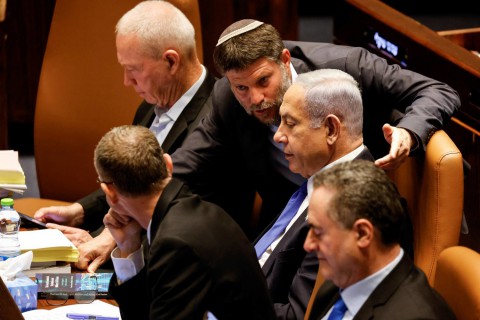 صحيفة عبرية: هجوم وزراء حكومة نتنياهو على شروط الصفقة الجديدة مع حركة حماس كان "مخططا له مسبقا"